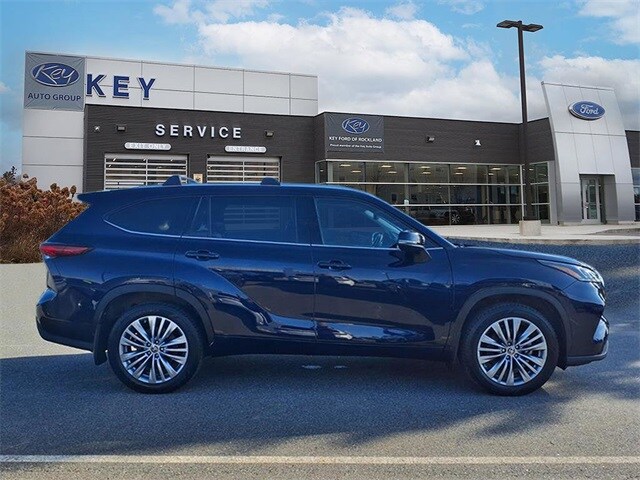2022 Toyota Highlander Platinum photo 4