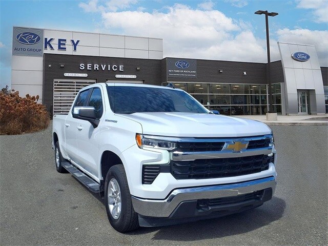 2024 Chevrolet Silverado 1500 LT photo 3
