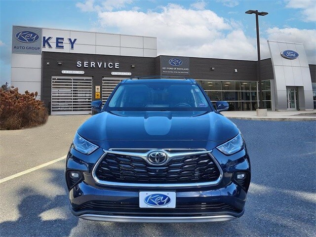 2022 Toyota Highlander Platinum photo 2