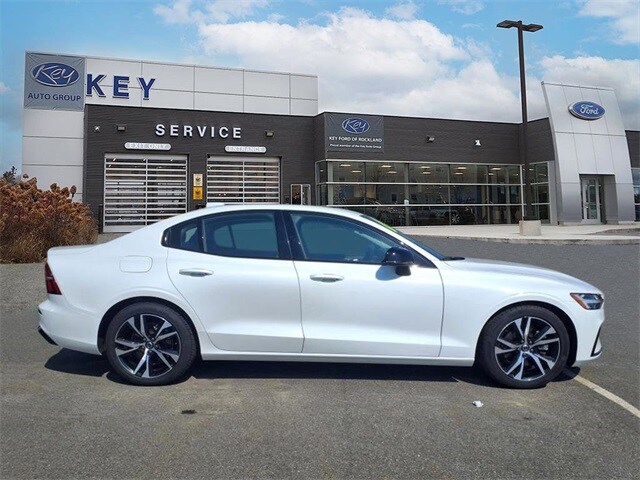 2025 Volvo S60 B5 Core AWD photo 4