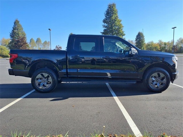 2024 Ford F-150 Lightning photo 3