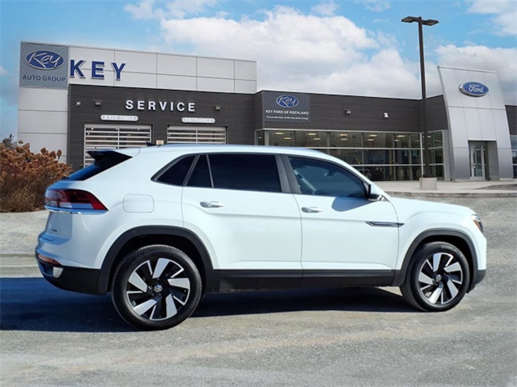 Used 2025 Volkswagen Atlas Cross Sport 2.0T SE w/Technology SUV