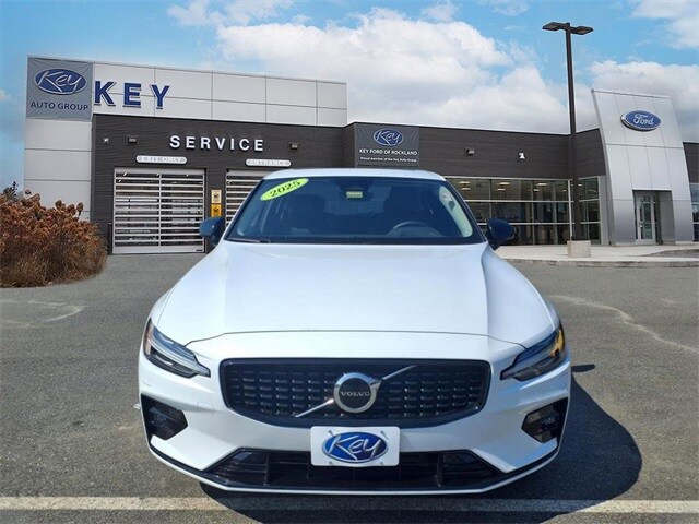 2025 Volvo S60 B5 Core AWD photo 2