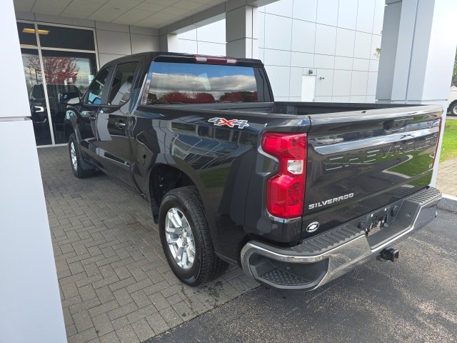 2023 Chevrolet Silverado 1500 LT photo 2