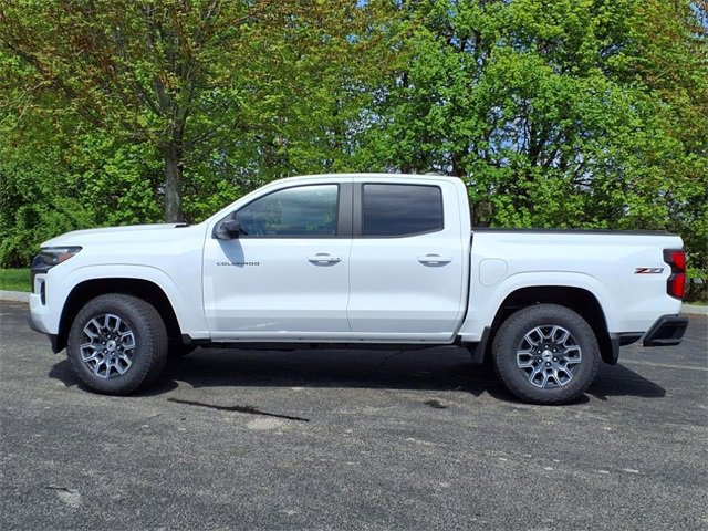 2025 Chevrolet Colorado Z71 photo 2