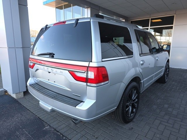 2016 Lincoln Navigator Select photo 3