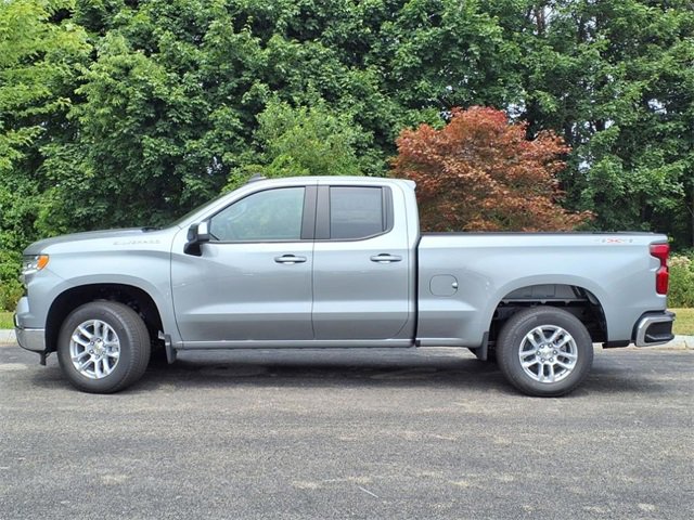 2026 Chevrolet Silverado 1500 LT photo 2