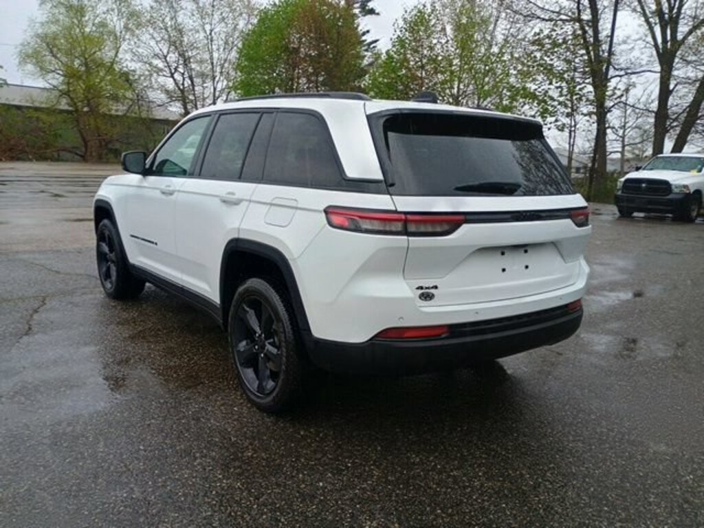 Used 2023 Jeep Grand Cherokee Altitude 4x4 SUV