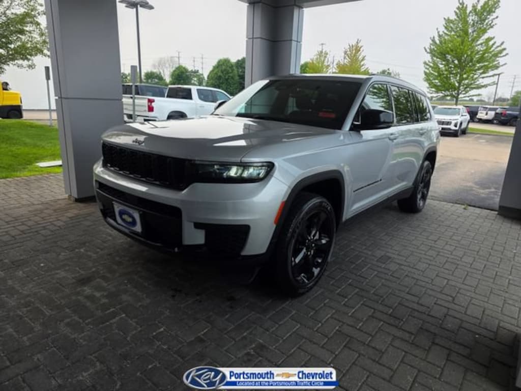 Used 2023 Jeep Grand Cherokee Altitude 4x4 SUV