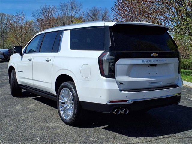 2025 Chevrolet Suburban Premier photo 3