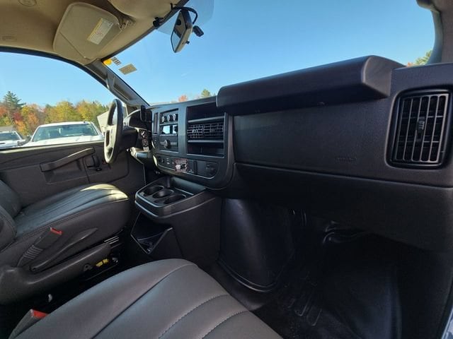 2025 Chevrolet Express Cargo Work Van - Photo 28