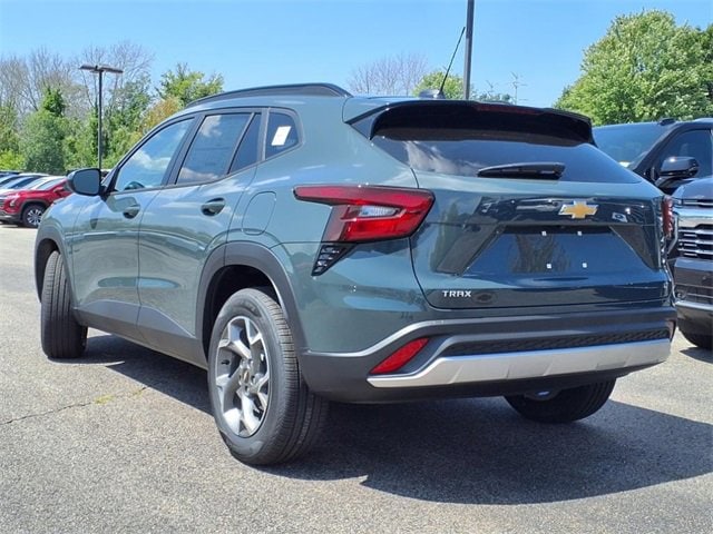 2025 Chevrolet Trax LT photo 3