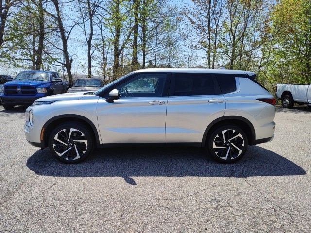 2023 Mitsubishi Outlander SE 2.5 S-AWC photo 2