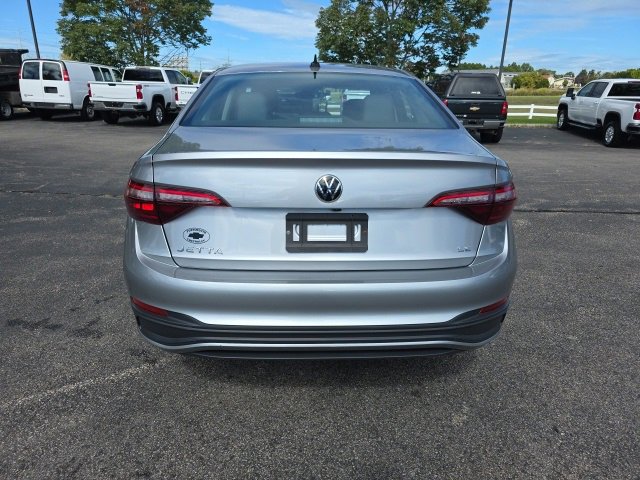 2024 Volkswagen Jetta SE photo 4