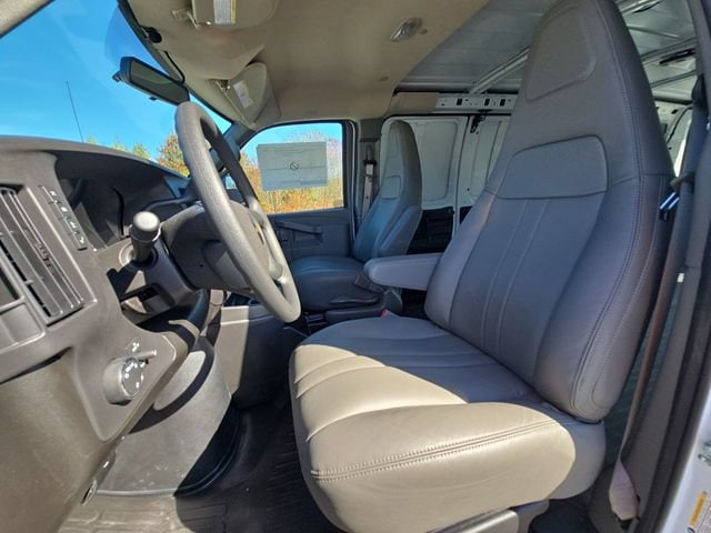 2025 Chevrolet Express Cargo Work Van - Photo 19