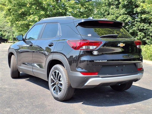 2025 Chevrolet Trailblazer LT photo 3