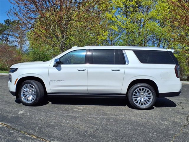 2025 Chevrolet Suburban Premier photo 2