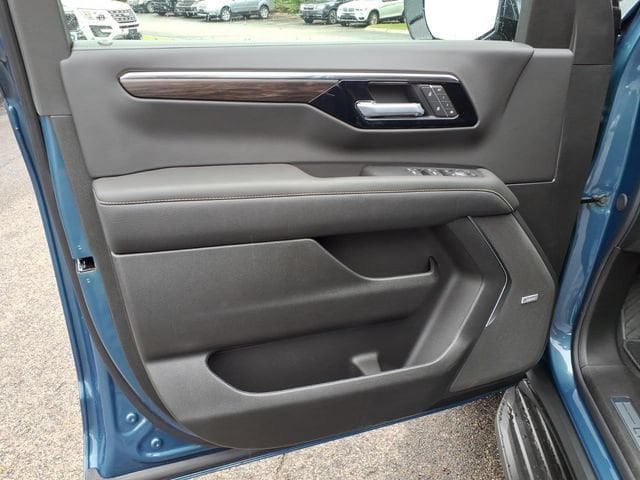 2026 Chevrolet Suburban Premier - Photo 19