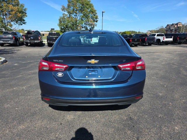 2022 Chevrolet Malibu 1LT photo 2