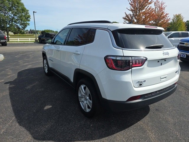2022 Jeep Compass Latitude photo 2