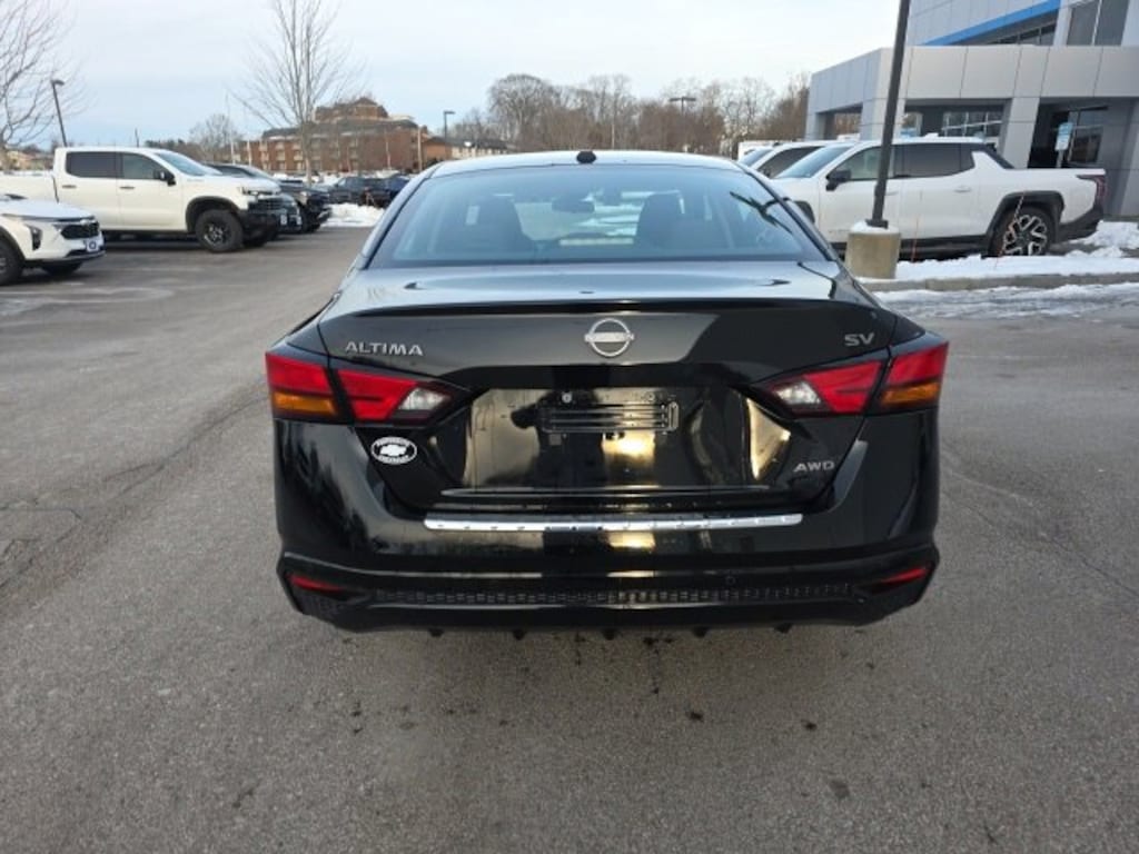 Used 2023 Nissan Altima 2.5 SV