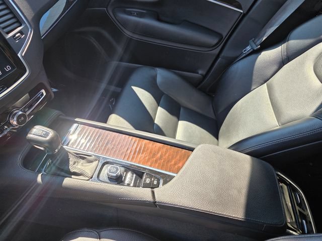 2019 Volvo XC90 32