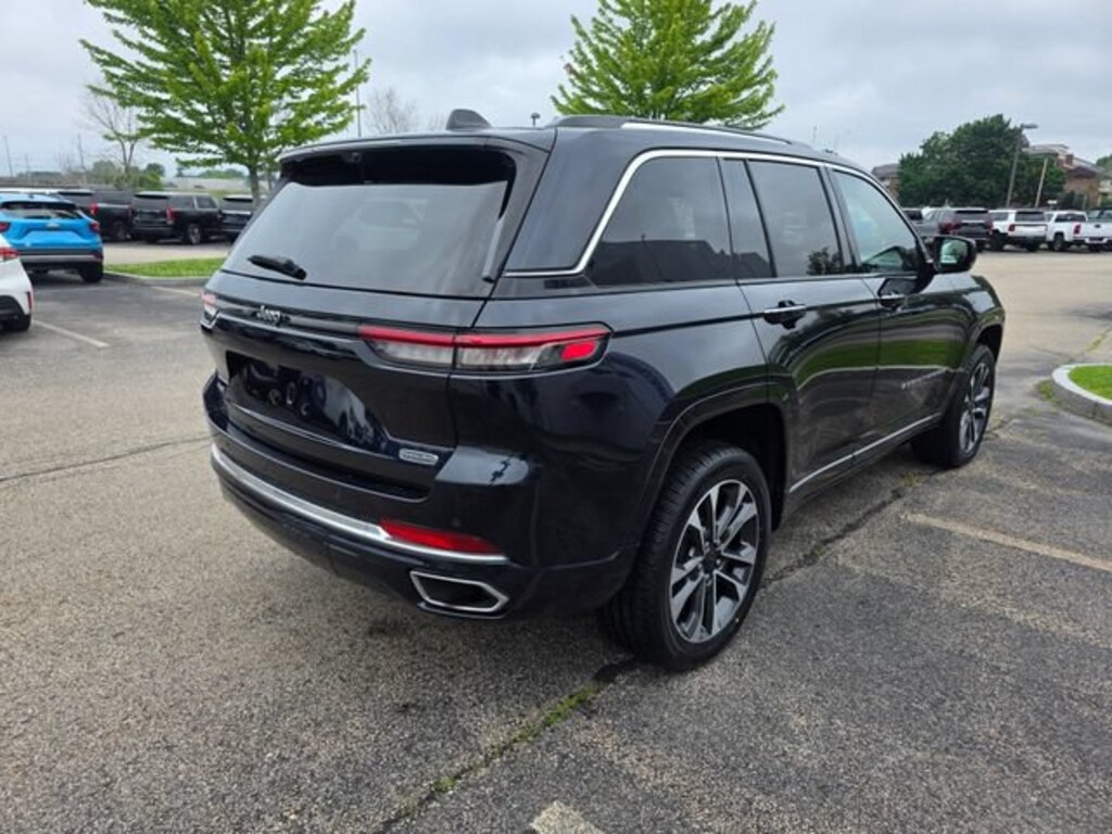 Used 2023 Jeep Grand Cherokee Overland 4x4 SUV