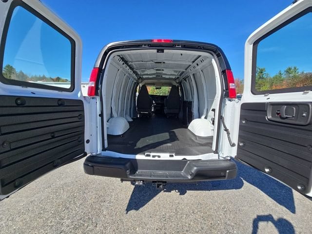 2025 Chevrolet Express Cargo Work Van - Photo 25