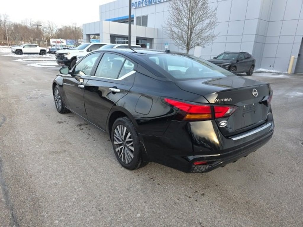 Used 2023 Nissan Altima 2.5 SV
