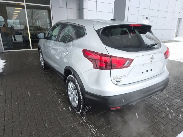 2019 Nissan Rogue Sport S photo 2