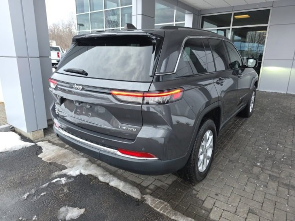 Used 2023 Jeep Grand Cherokee Limited 4x4 SUV