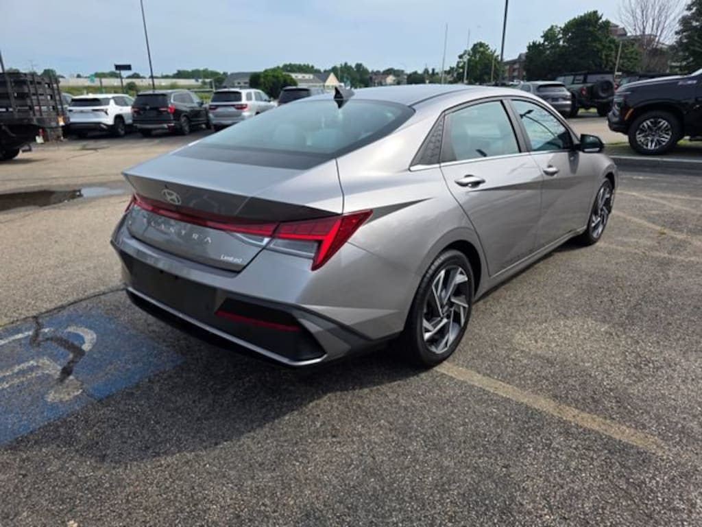 Used 2024 Hyundai Elantra Limited Sedan