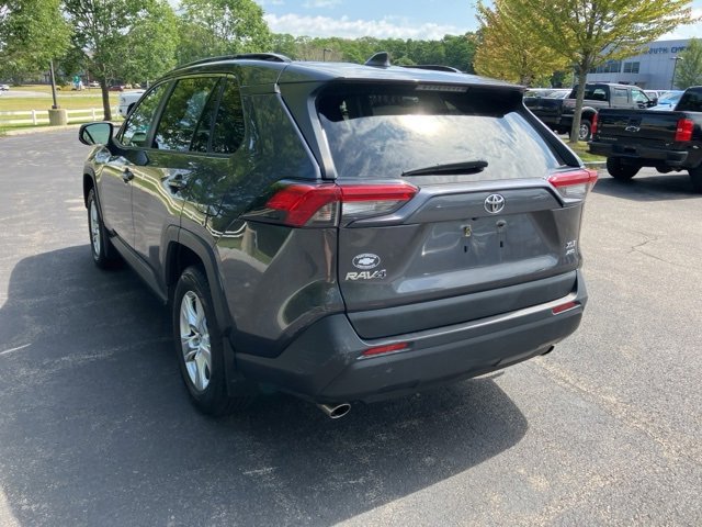 2020 Toyota RAV4 XLE photo 3