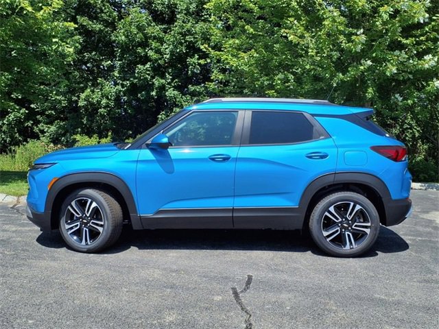 2025 Chevrolet Trailblazer LT photo 2