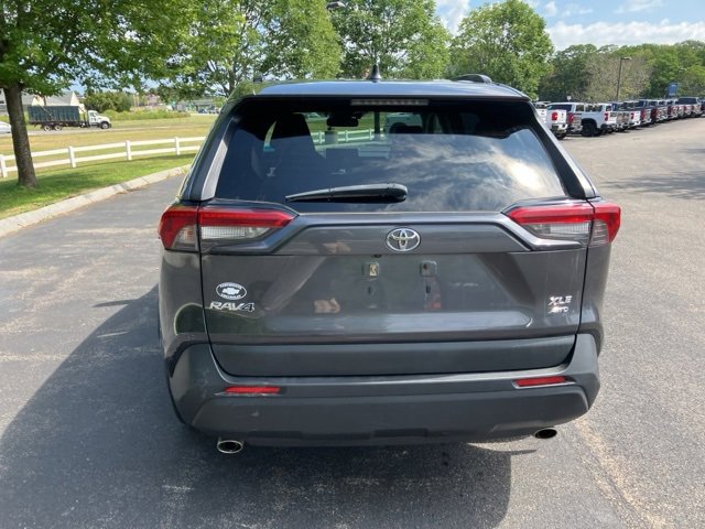 2020 Toyota RAV4 XLE photo 4