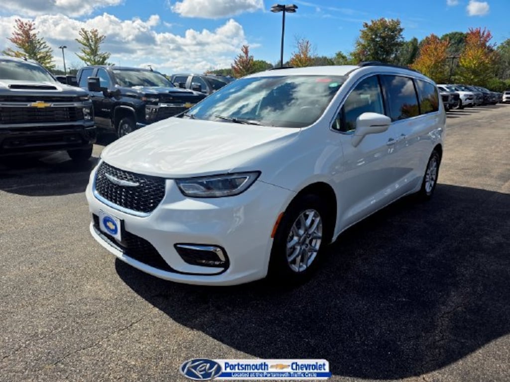 Used 2022 Chrysler Pacifica Touring L Minivan