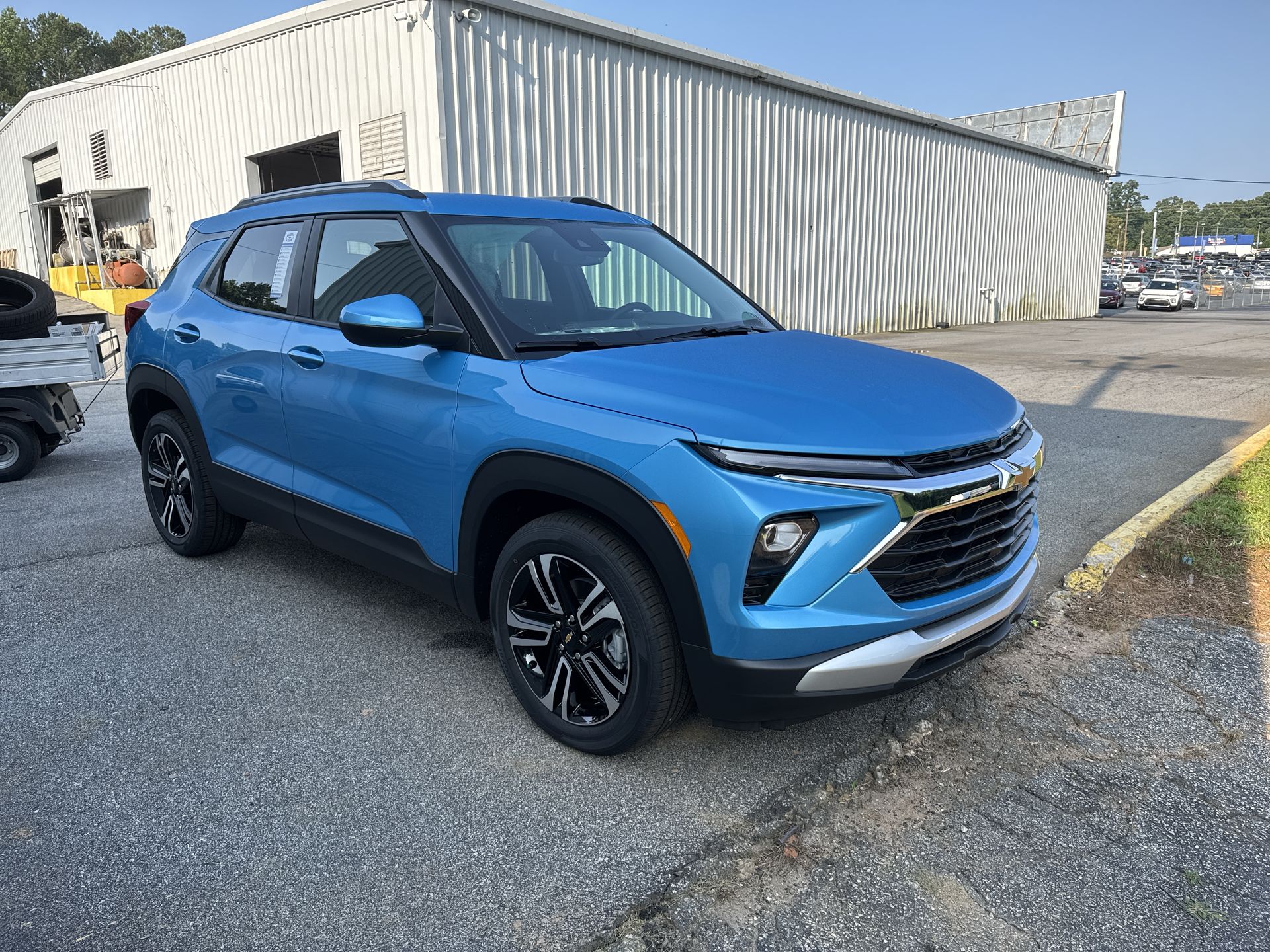 2025 Chevrolet Trailblazer LT photo 2