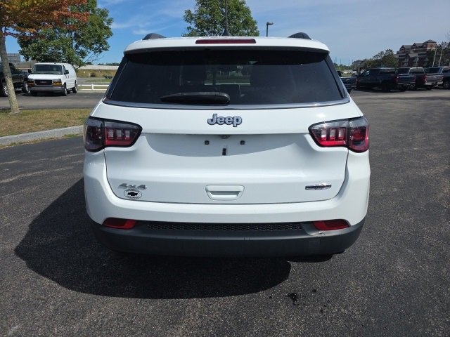2022 Jeep Compass Latitude photo 3
