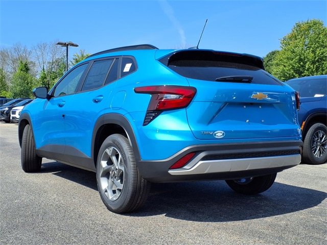 2025 Chevrolet Trax LT photo 3