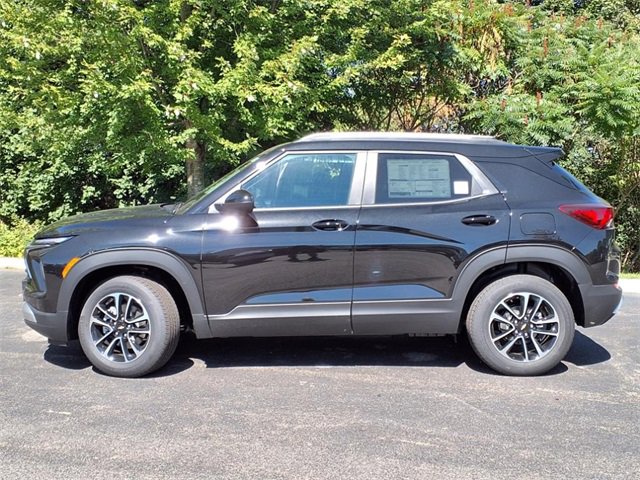 2026 Chevrolet Trailblazer LT photo 2