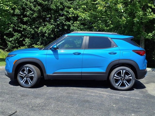 2025 Chevrolet Trailblazer LT photo 2
