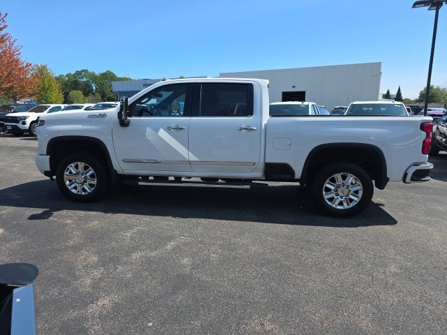 2024 Chevrolet Silverado 3500HD High Country photo 2