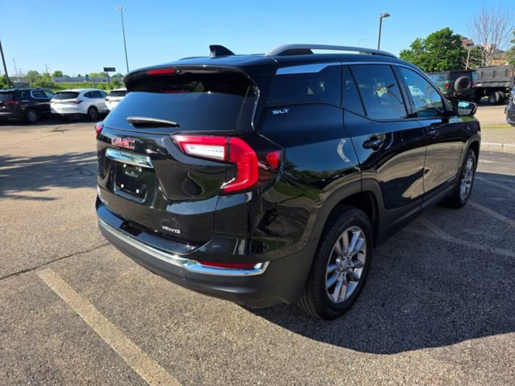 Used 2024 GMC Terrain SLT SUV