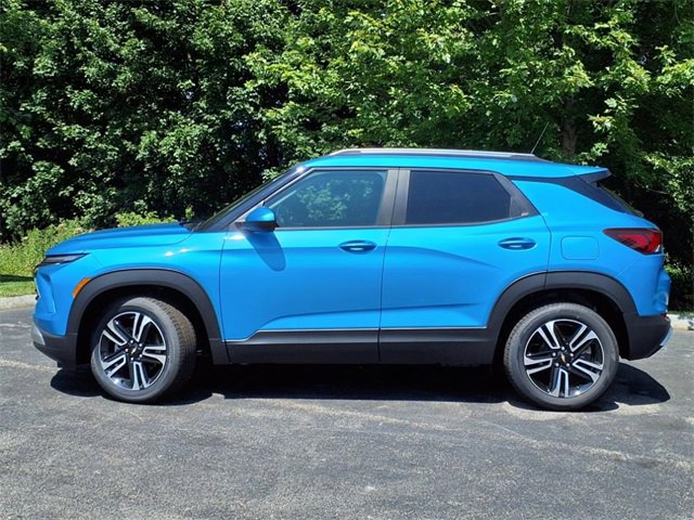 2025 Chevrolet Trailblazer LT photo 2