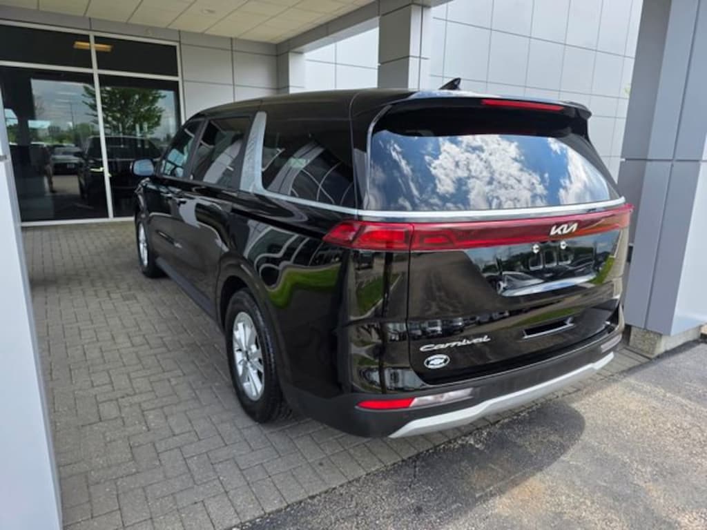 Used 2022 Kia Carnival LX Seat Package Minivan