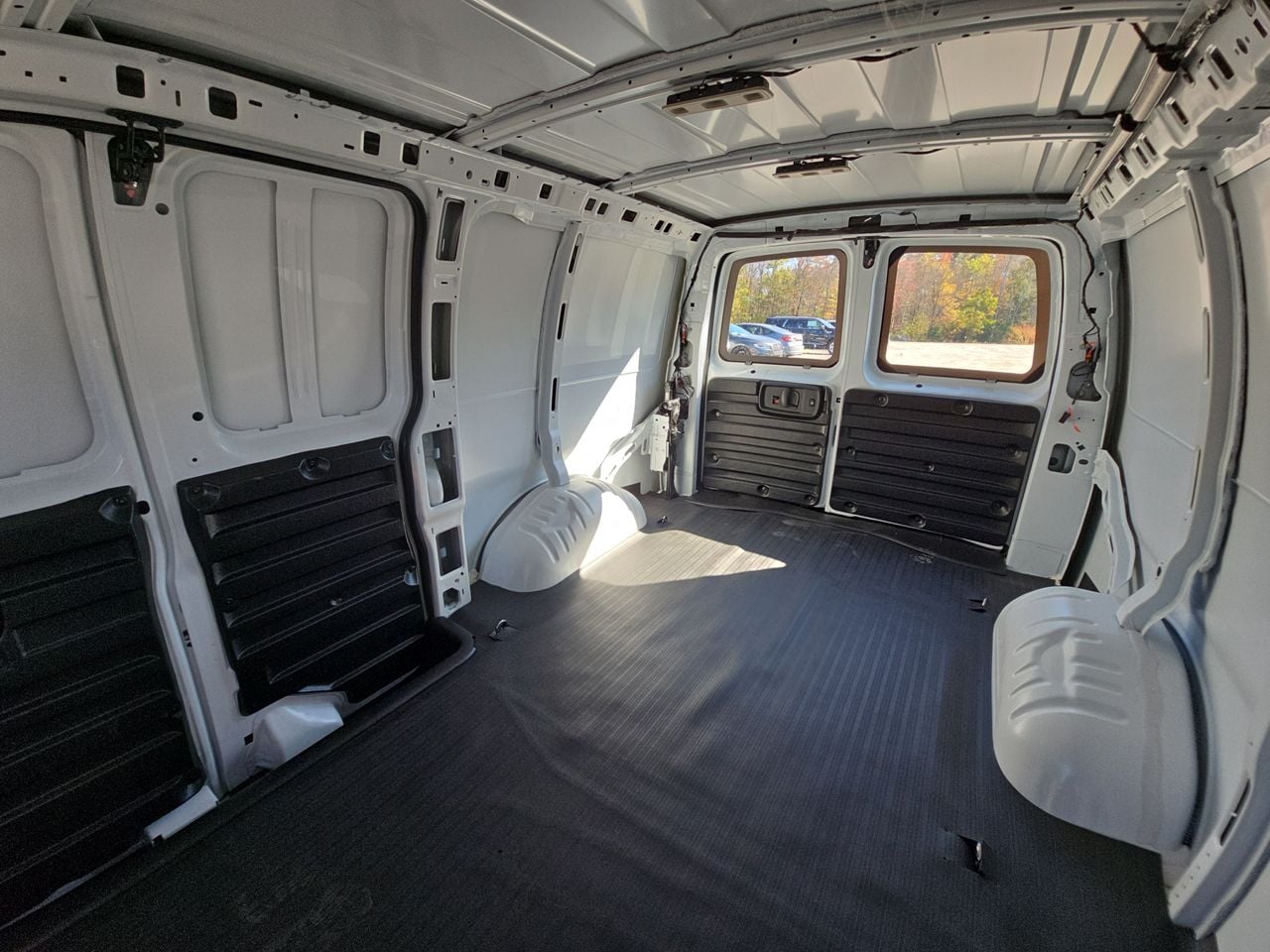 2025 Chevrolet Express Cargo Work Van - Photo 59