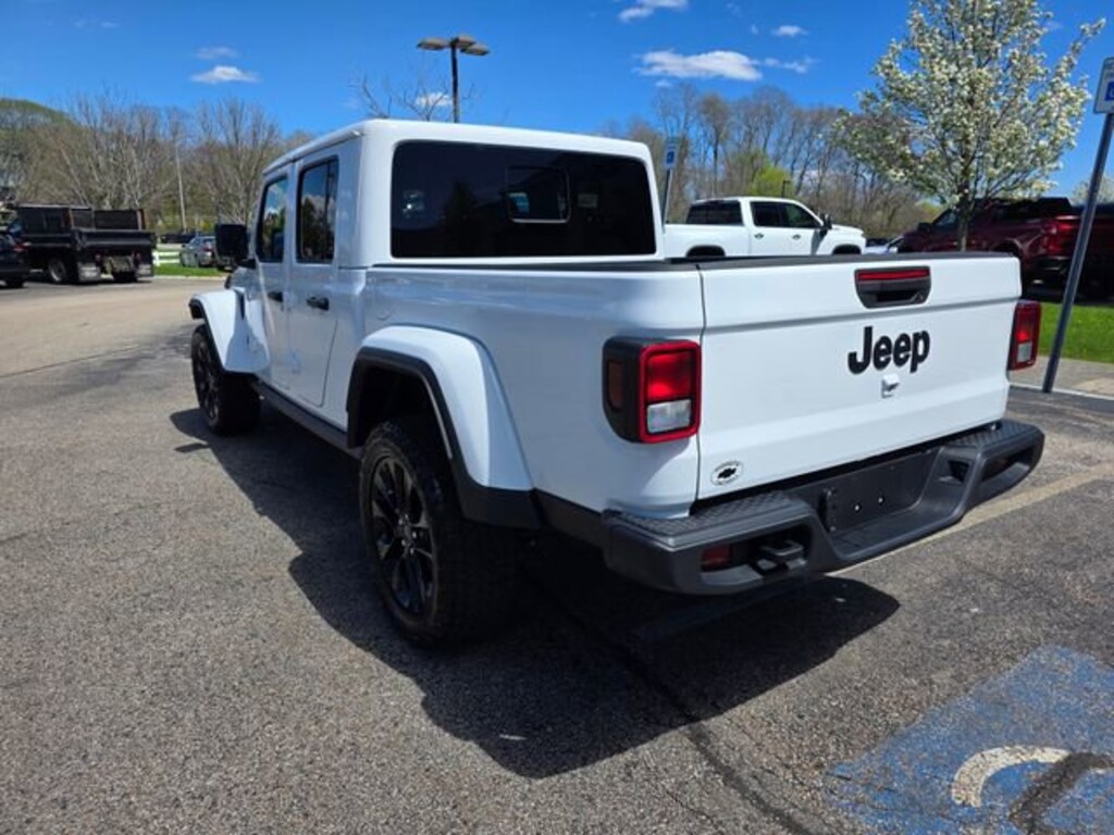 Used 2025 Jeep Gladiator Nighthawk Truck