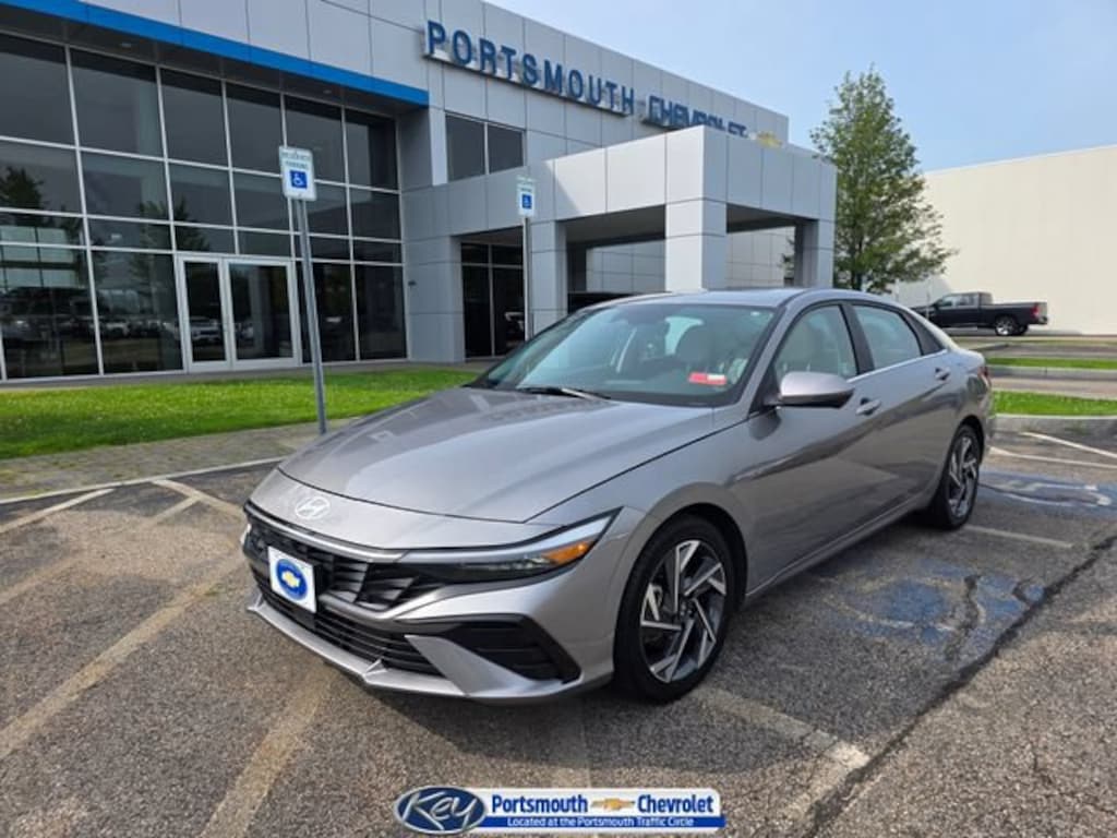 Used 2024 Hyundai Elantra Limited Sedan