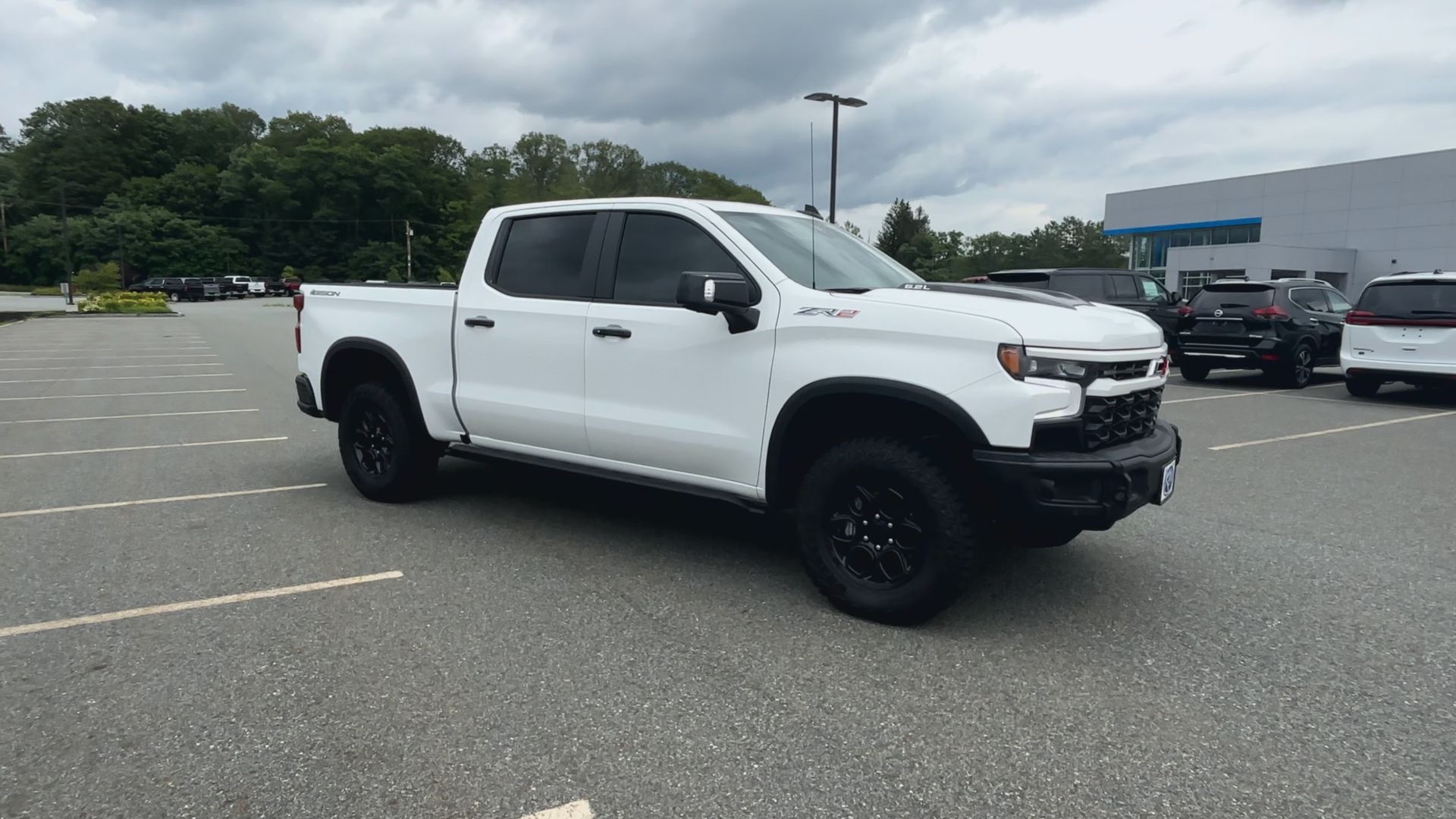 2025 Chevrolet Silverado 1500 ZR2 photo 2