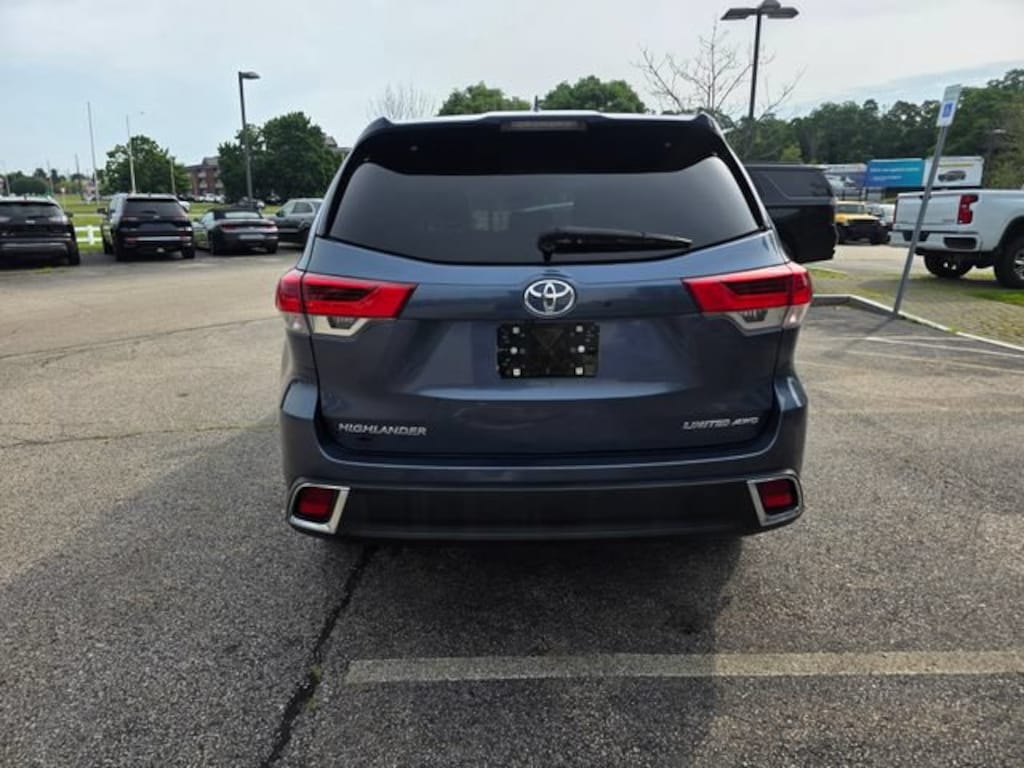 Used 2017 Toyota Highlander Limited SUV